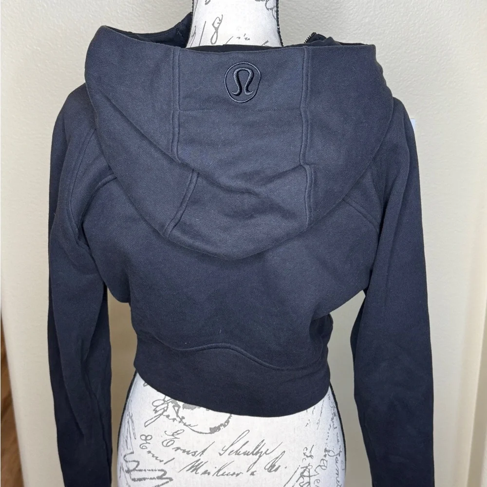 Lululemon Scuba Full-zipped Cropped Hoodie in a Black, like new. - Picture 4 of 7